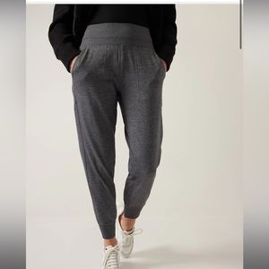 PERFECT CONDITION ATHLETA VENICE JOGGERS